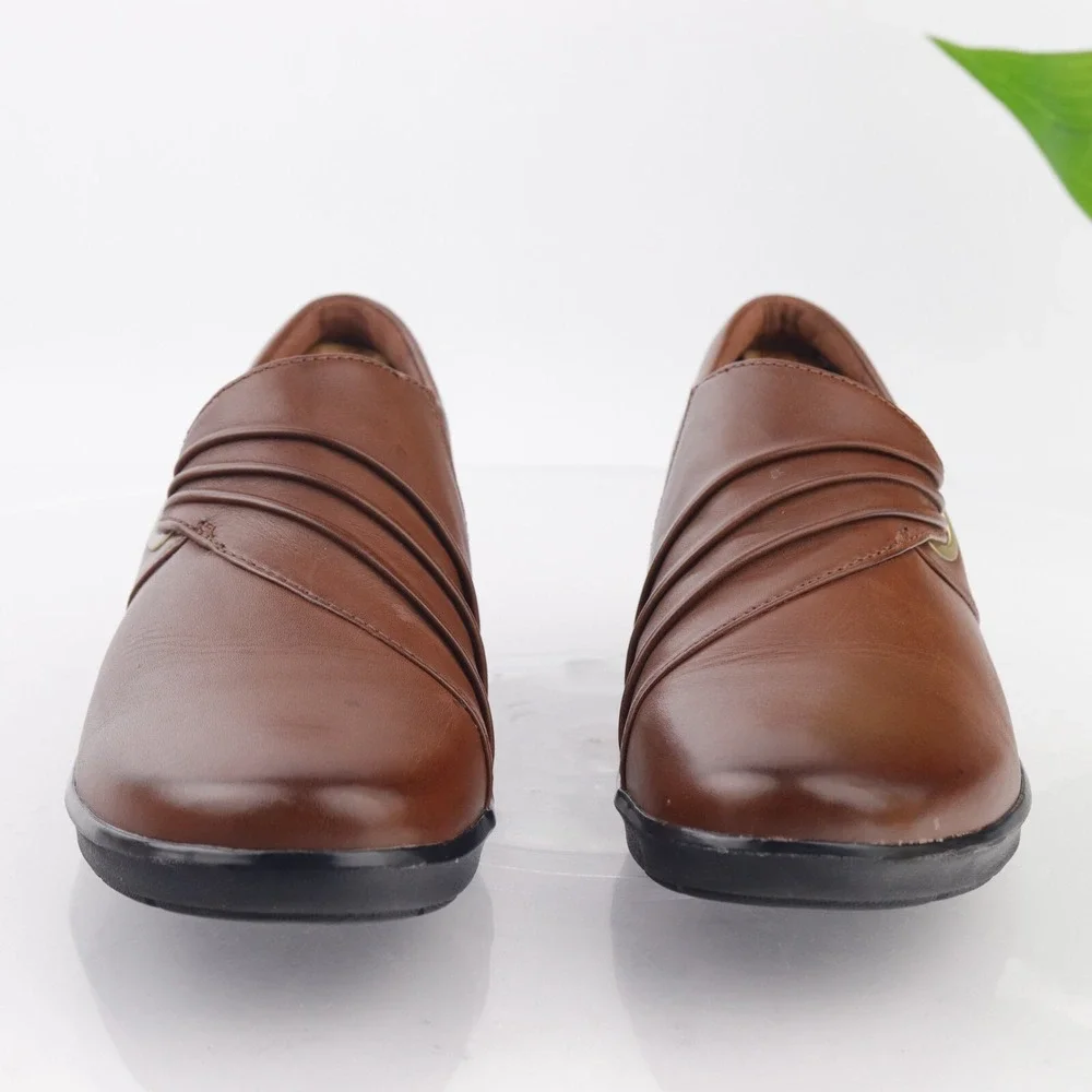 Clarks Womens Hope Shine Loafers Size 8 Brown Leather Flat Slip On Comfort Shoes